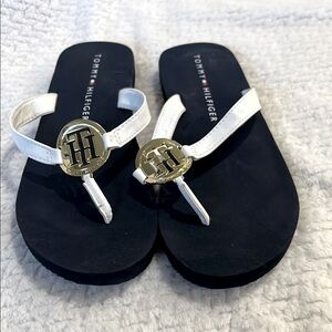Tommy Hilfiger Women Crelina Gold Logo Black White Flip Flop Sandal SZ 9